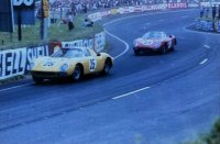 Het bloedstollend duel voor de eerste plaats in Le Mans 1965