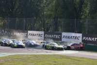 De chaos in de eerste bocht in Monza